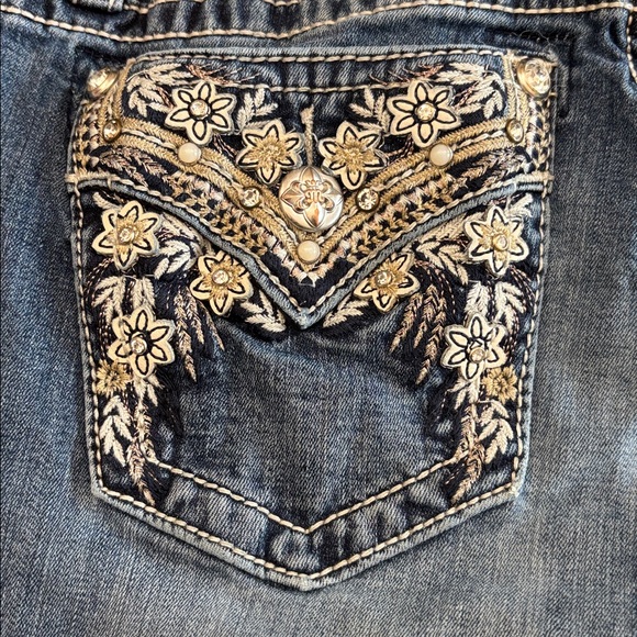 Miss Me Mid Rise Capri Faux Back Flap Crystals Style M3336P Jeans Size 29 - Picture 7 of 10